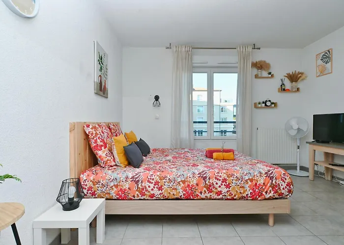 - Quiet, Near Golf, Swimming Pool, Psh Lägenhet